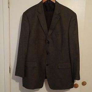 Van Heusen Suit with Matching Tie. Lightly Used.